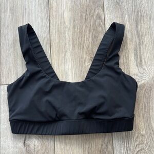 Black Women's vuori sports bra medium